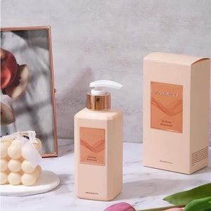 ROSE NO. 13 PERFUME BODY WASH WITH LONG LASTING SCENT (300ML)